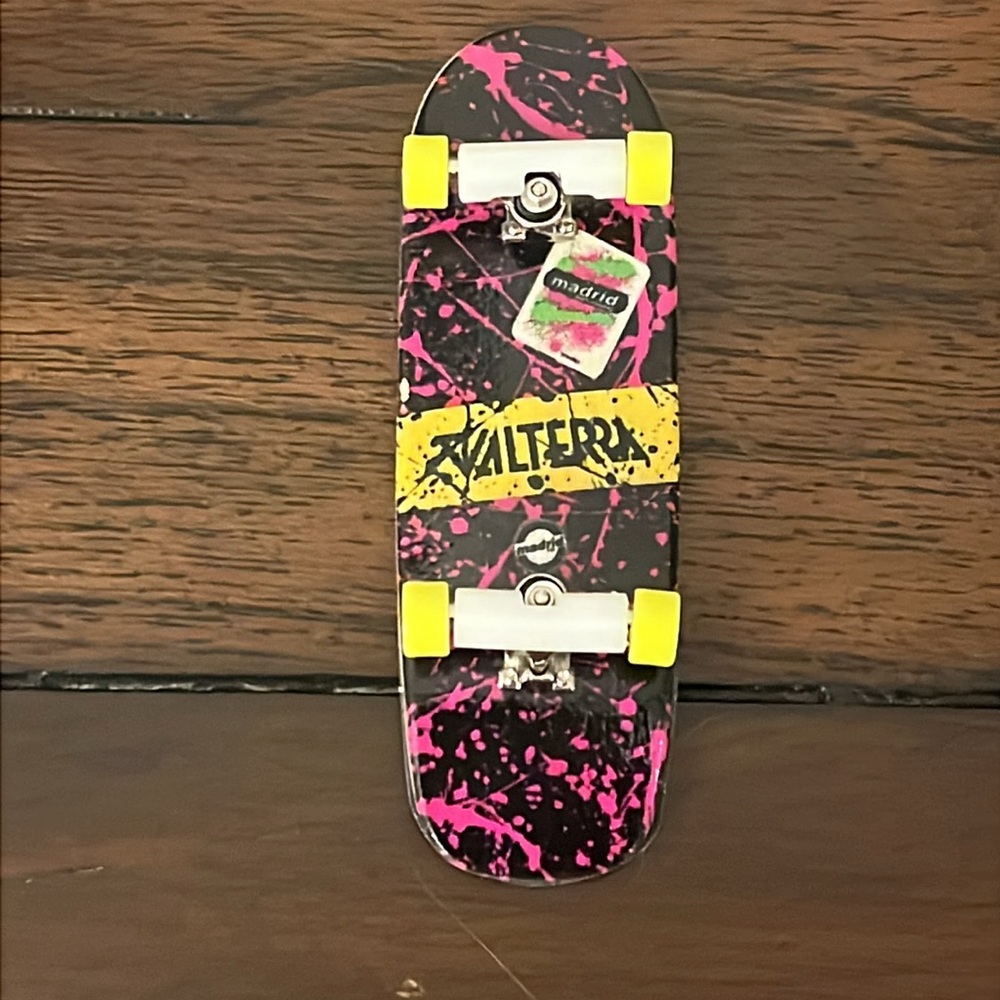 Madrid Valterra Marty Mcfly Fingerboard Skateboard Skate 1/10 Back to the Future